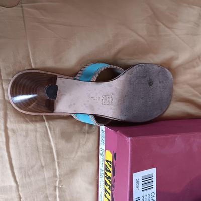 VANELI SANDALS (11), 2 PAIRS OF SUNGLASSES & ZIPPERED BAGS