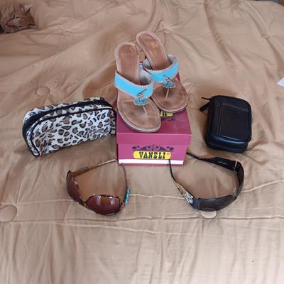 VANELI SANDALS (11), 2 PAIRS OF SUNGLASSES & ZIPPERED BAGS
