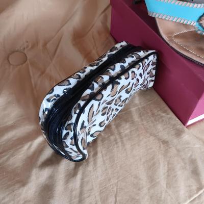 VANELI SANDALS (11), 2 PAIRS OF SUNGLASSES & ZIPPERED BAGS
