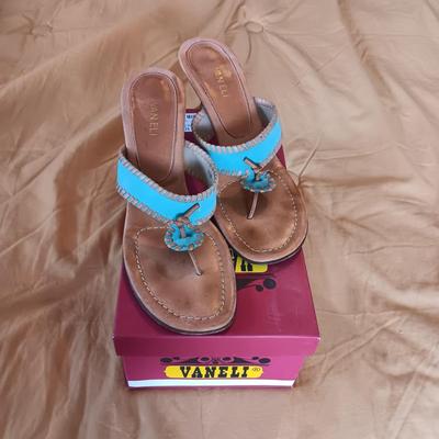 VANELI SANDALS (11), 2 PAIRS OF SUNGLASSES & ZIPPERED BAGS