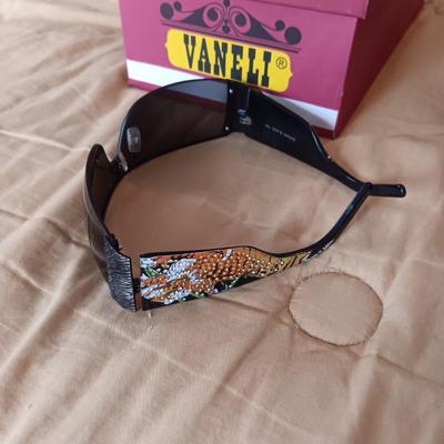 VANELI SANDALS (11), 2 PAIRS OF SUNGLASSES & ZIPPERED BAGS