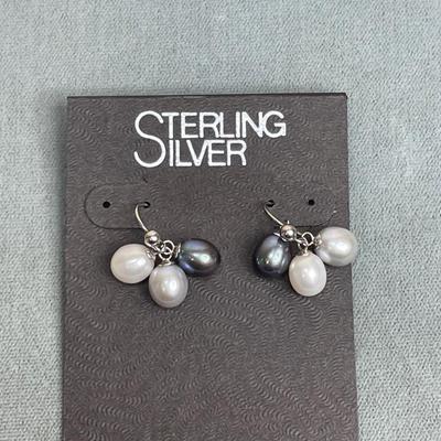 Pretty Pearl drop earrings