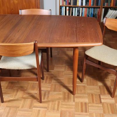 Mid-century Danish Dining Table with (2) Leaves and (6) Chairs