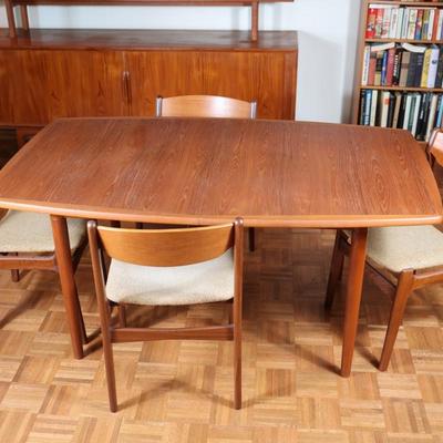 Mid-century Danish Dining Table with (2) Leaves and (6) Chairs