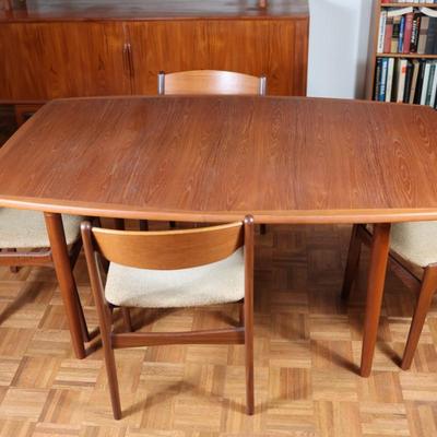 Mid-century Danish Dining Table with (2) Leaves and (6) Chairs