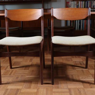 Mid-century Danish Dining Table with (2) Leaves and (6) Chairs