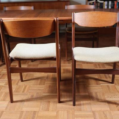 Mid-century Danish Dining Table with (2) Leaves and (6) Chairs