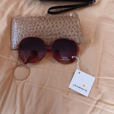 TRAVEL ORGANIZER, LIZ CLAIBORNE SUNGLASSES, TIMEX WATCH, UMBRELLA & OAKLEY CASE