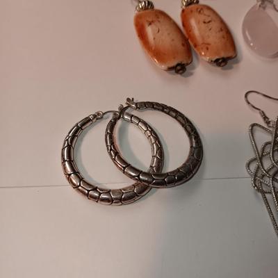 2 BRACELETS AND EARRINGS