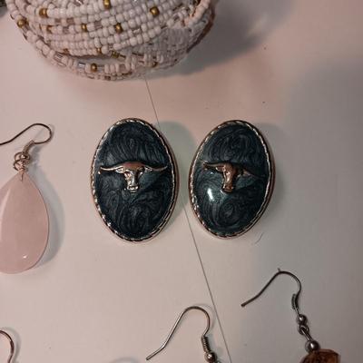 2 BRACELETS AND EARRINGS