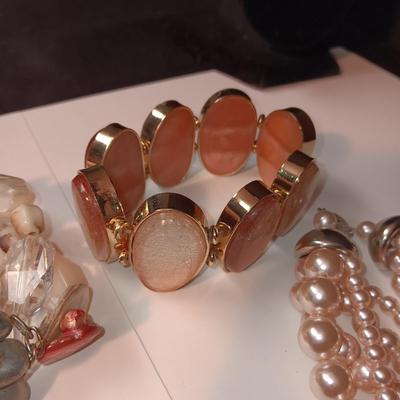 2 BRACELETS AND 3 NECKLACES