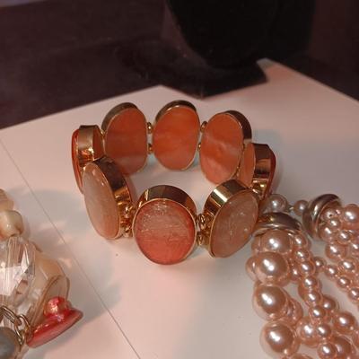 2 BRACELETS AND 3 NECKLACES