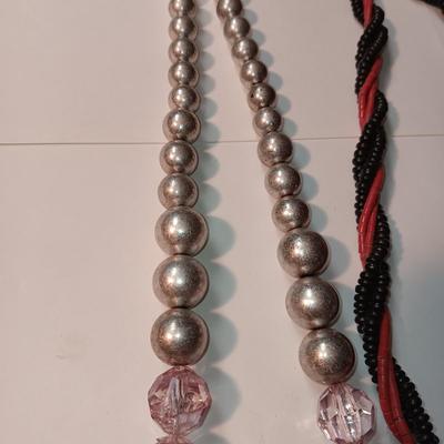 2 BRACELETS AND 3 NECKLACES
