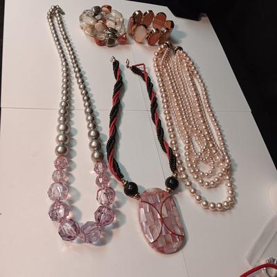 2 BRACELETS AND 3 NECKLACES