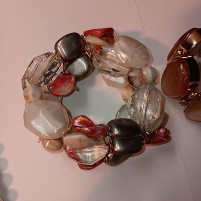 2 BRACELETS AND 3 NECKLACES