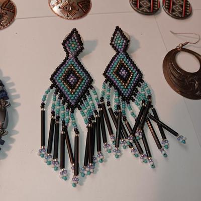 EARRINGS, BRACELETS AND A WATCH