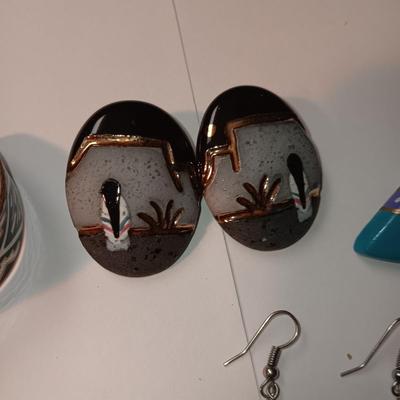 EARRINGS, BRACELETS AND A WATCH