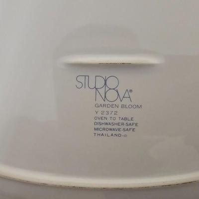 Studio Nova Garden Bloom Plates with plate hanger