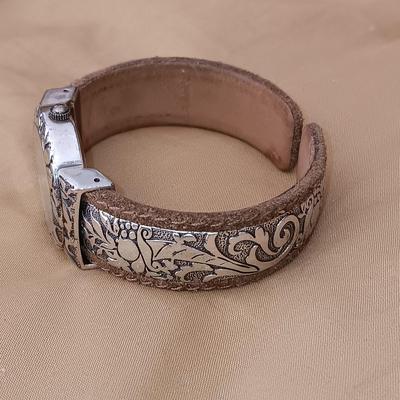LADIES BELTS (36), FAUX FUR HAT, DANA BUCHMAN SUNGLASSES, ESTEE LAUDER BAG AND MORE