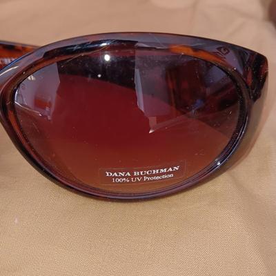 LADIES BELTS (36), FAUX FUR HAT, DANA BUCHMAN SUNGLASSES, ESTEE LAUDER BAG AND MORE