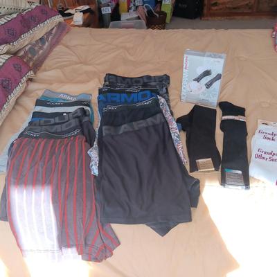 MEN'S UNDERWEAR (38), SOCKS AND GOLF BALL MONOGRAMMER