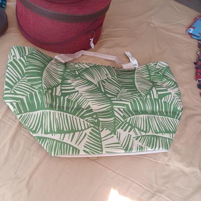CHICO'S TOTE BAGS, HAT BOXES AND CLOTH BAG