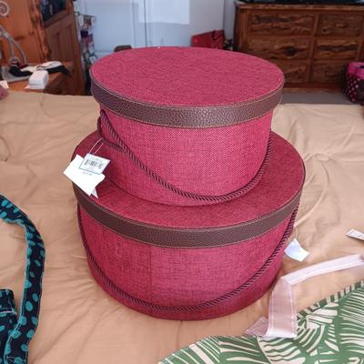 CHICO'S TOTE BAGS, HAT BOXES AND CLOTH BAG
