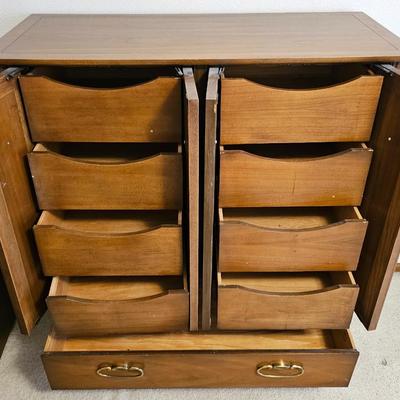 Nice Drexel midcentury modern Chest of drawers MCM 9 drawers