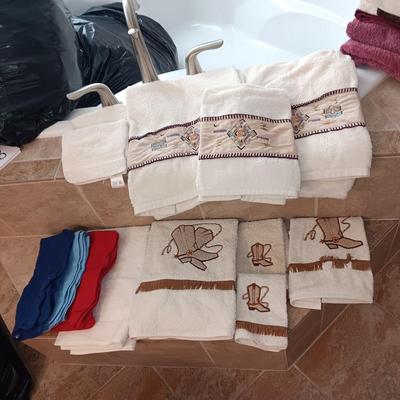 SETS OF BATH TOWELS PLUS EXTRA WASHCLOTHS