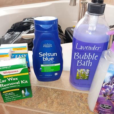 VARIETY OF TOILETRIES