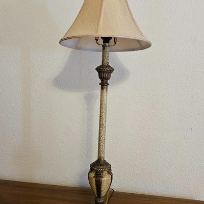 Beautiful lamp with like-themed household decor