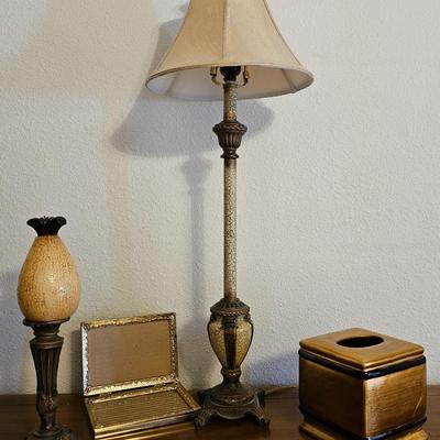 Beautiful lamp with like-themed household decor