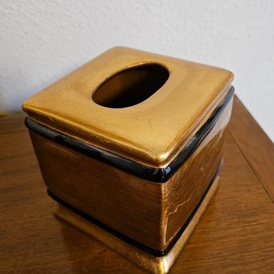 Beautiful lamp with like-themed household decor