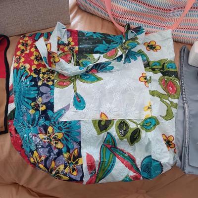 STEVE MADDEN SUNGLASSES, TOTE BAGS, SCARVES AND ORGANIZING BOXES