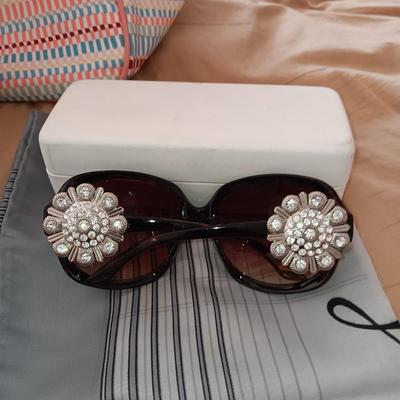 STEVE MADDEN SUNGLASSES, TOTE BAGS, SCARVES AND ORGANIZING BOXES