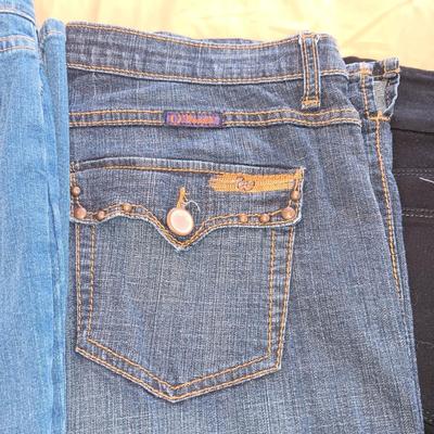 LADIES JEANS (12) SHORT SLEEVE SHIRT (S)
