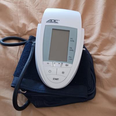 2 GIFT SETS TO PAMPER YOURSELF, BLOOD PRESSURE MONITOR AND 3 DRAWER ORGANIZER