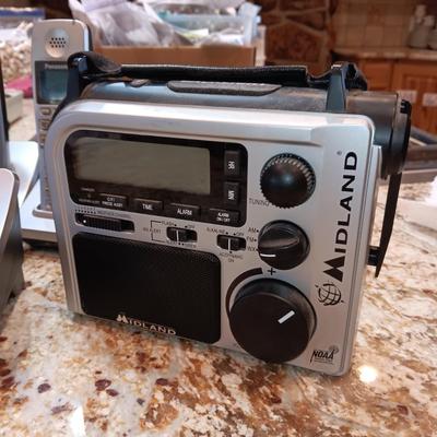 PANASONIC 4 HANDSET CORDLESS PHONES AND MIDLAND ELECTRIC OR HAND CRANK RADIO