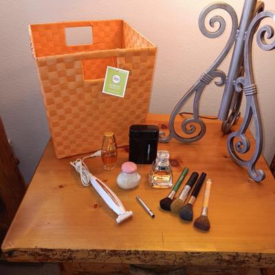 VICTORIA JACKSON MAKEUP TO GO, VERA WANG AND ESTEE LAUDER COLOGNE, ELECTRIC RAZOR AND MORE
