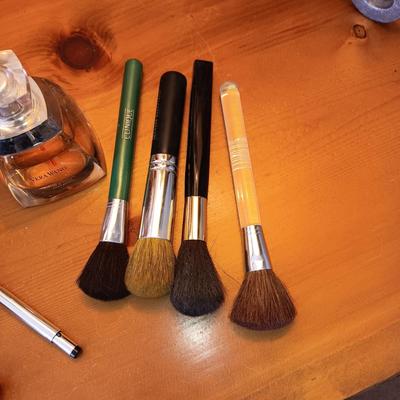 VICTORIA JACKSON MAKEUP TO GO, VERA WANG AND ESTEE LAUDER COLOGNE, ELECTRIC RAZOR AND MORE
