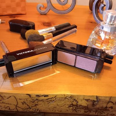 VICTORIA JACKSON MAKEUP TO GO, VERA WANG AND ESTEE LAUDER COLOGNE, ELECTRIC RAZOR AND MORE