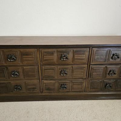 9 Drawer dresser