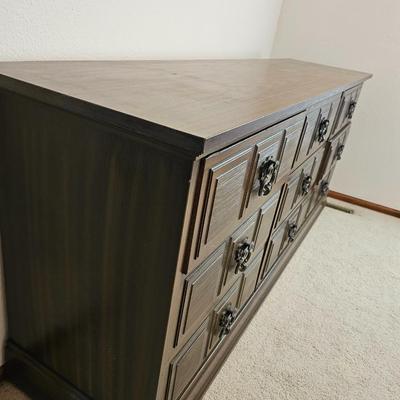 9 Drawer dresser