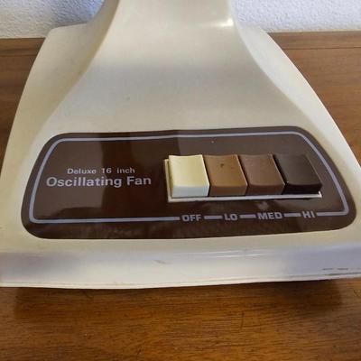 MCI Oscillating multi-speed table fan