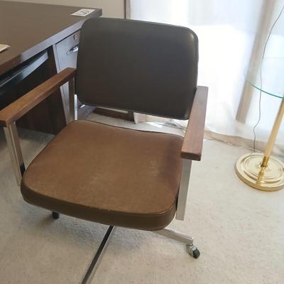 Nice office desk with chair