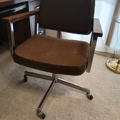 Nice office desk with chair