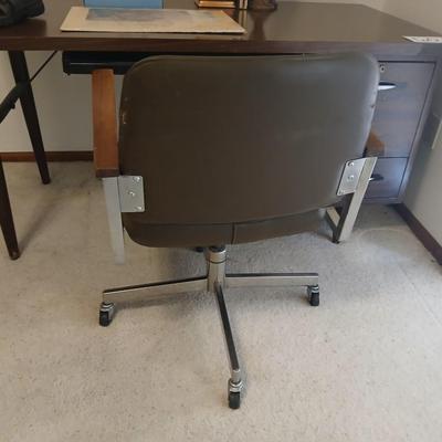 Nice office desk with chair