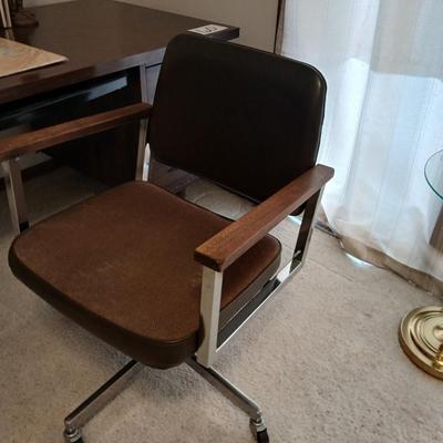 Nice office desk with chair