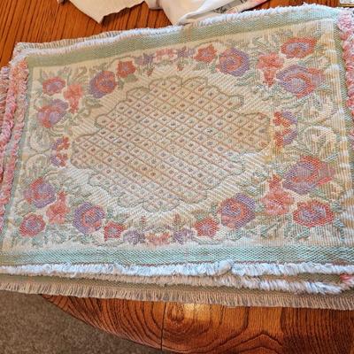 Table linens most for an oval table