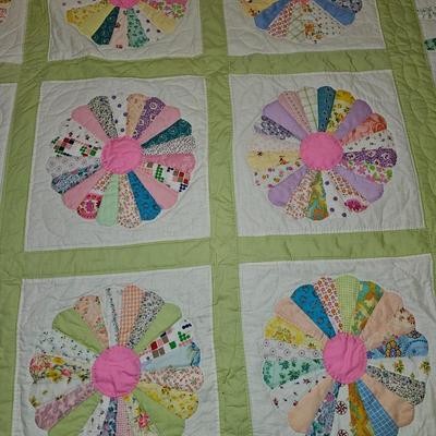 Beautiful vintage Handmade Quilt